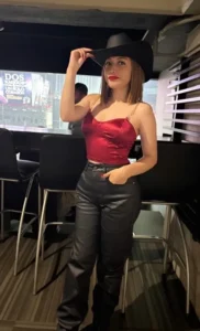 Adriana E., edecán AA mexicana en Monterrey