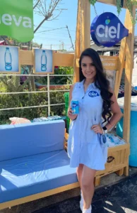 Alejandra L., edecán AA mexicana en CDMX