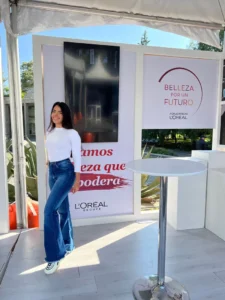 Alexandra S., edecán AA mexicana en CDMX