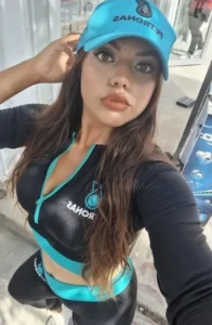 Andrea C., edecán AA mexicana en Cancún