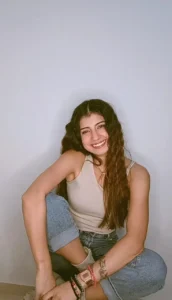 Ayatzi L., edecán AA mexicana en Cancún