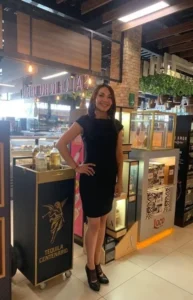 Berenice R., edecán AA mexicana en Puebla