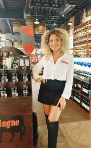 Cadmiel H., edecán AA mexicana en Puebla