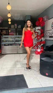 Carolina N., edecán AA mexicana en Puebla