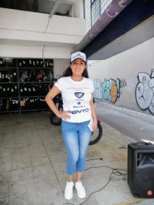 Daniela G., edecán AA mexicana en CDMX