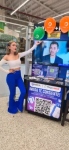 Denise C., edecán AA mexicana en CDMX