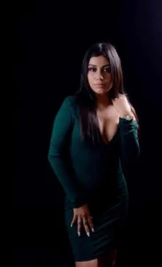 Deysi D., edecán AA mexicana en Monterrey