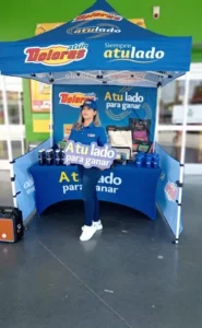Diana G., edecán AA mexicana en Monterrey