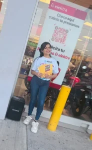 Eugenia R., edecán AA mexicana en Monterrey