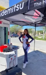 Fátima D., edecán AA mexicana en Monterrey