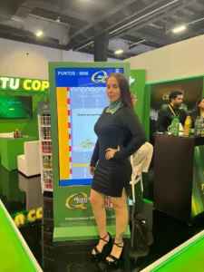 Fernanda D., edecán AA mexicana en Mérida