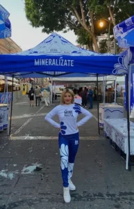 Fernanda G., edecán AA mexicana en Puebla