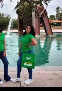Grisel B., edecán AA mexicana en Monterrey