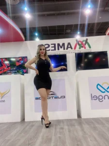 Itzel E., edecán AA mexicana en CDMX