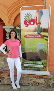 Ivette S., edecán AA mexicana en CDMX