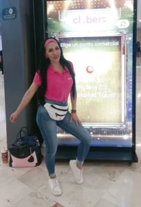 Jaqueline V., edecán AA mexicana en Monterrey