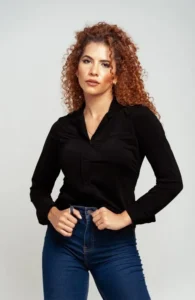 Julibeth V., edecán AA venezolana en Cancún