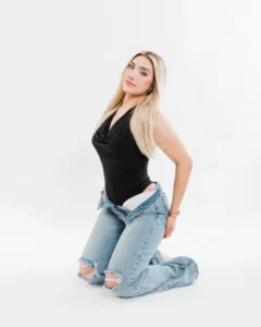 Madeline G., edecán AA mexicana en Mérida