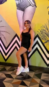 María R., edecán AA mexicana en Mérida