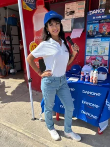 Misa E., edecán AA mexicana en Mérida