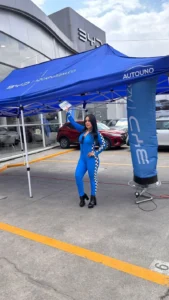 Monserrat V., edecán AA mexicana en CDMX