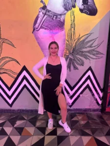 Nayeli O., edecán AA mexicana en Mérida