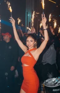 Ornela M., edecán AA argentina en Cancún