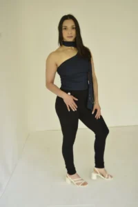 Paola L., edecán AA mexicana en CDMX