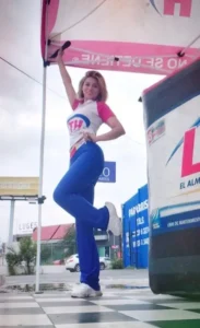Rocío Co., edecán AA mexicana en Monterrey