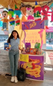 Sandra R., edecán AA mexicana en Monterrey
