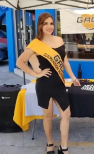 Sandy G., edecán AA mexicana en Monterrey