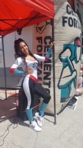 Stephanie S., edecán AA mexicana en CDMX