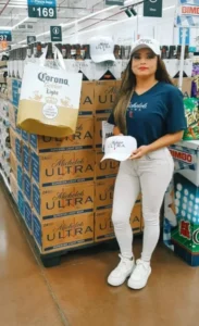 Yessica D., edecán AA mexicana en Monterrey