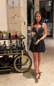 Agustina G., edecán AAA argentina en Cancún