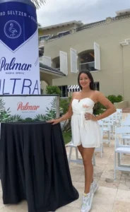 Ariadna L., edecán AAA argentina en Cancún