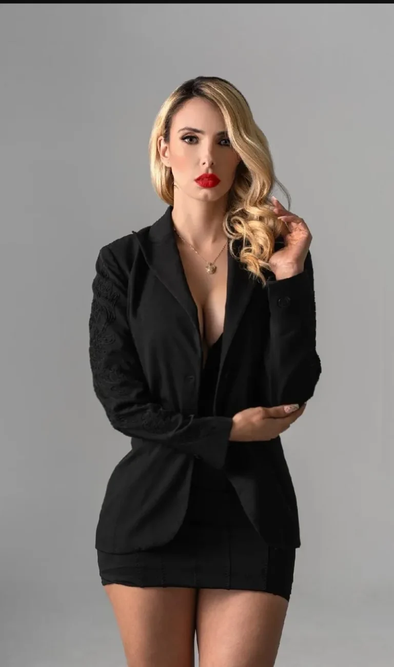 Catalina R., edecán AAA+ colombiana bilingüe en CDMX