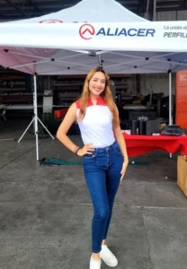 Cindylu L., edecán AAA mexicana en Monterrey