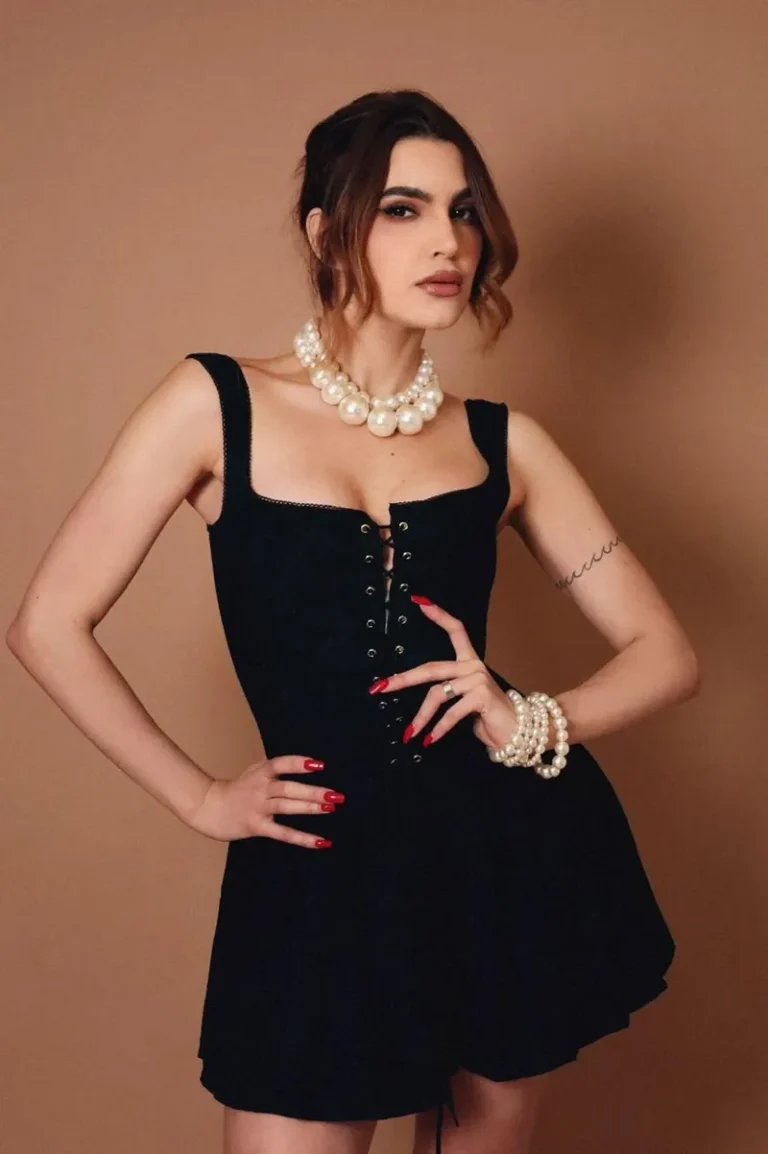 Cristy L., edecán AAA+ española bilingüe en CDMX