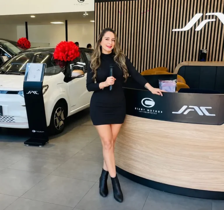 Daniela R., edecán AAA mexicana en CDMX