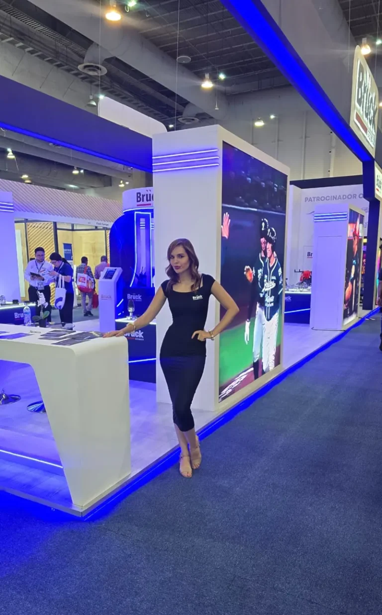 Elizabeth C., edecán AAA mexicana en CDMX