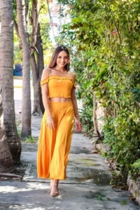 Elizabeth S., edecán AAA mexicana en Cancún
