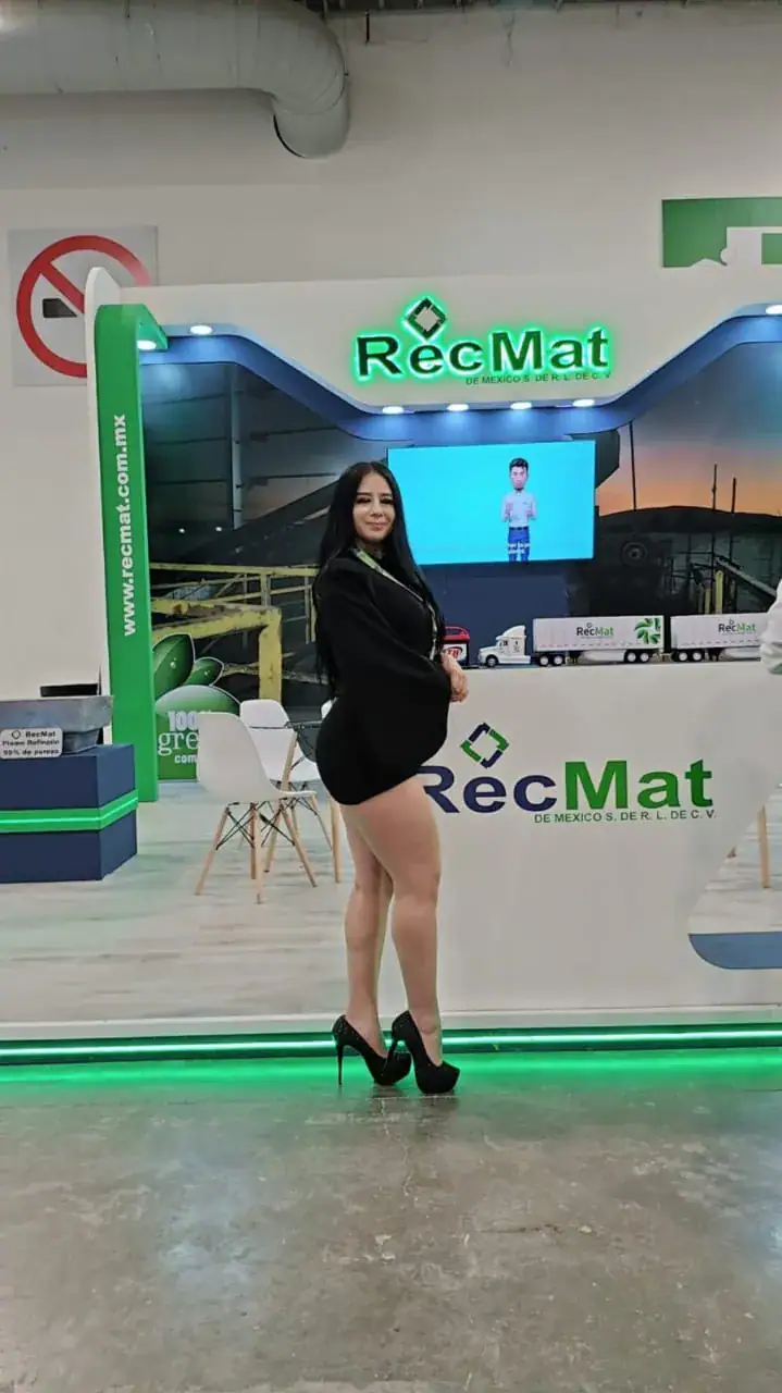 Samantha H., edecán AAA mexicana en CDMX