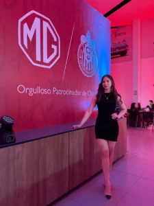 Vanessa H., edecán AAA mexicana bilingüe en CDMX
