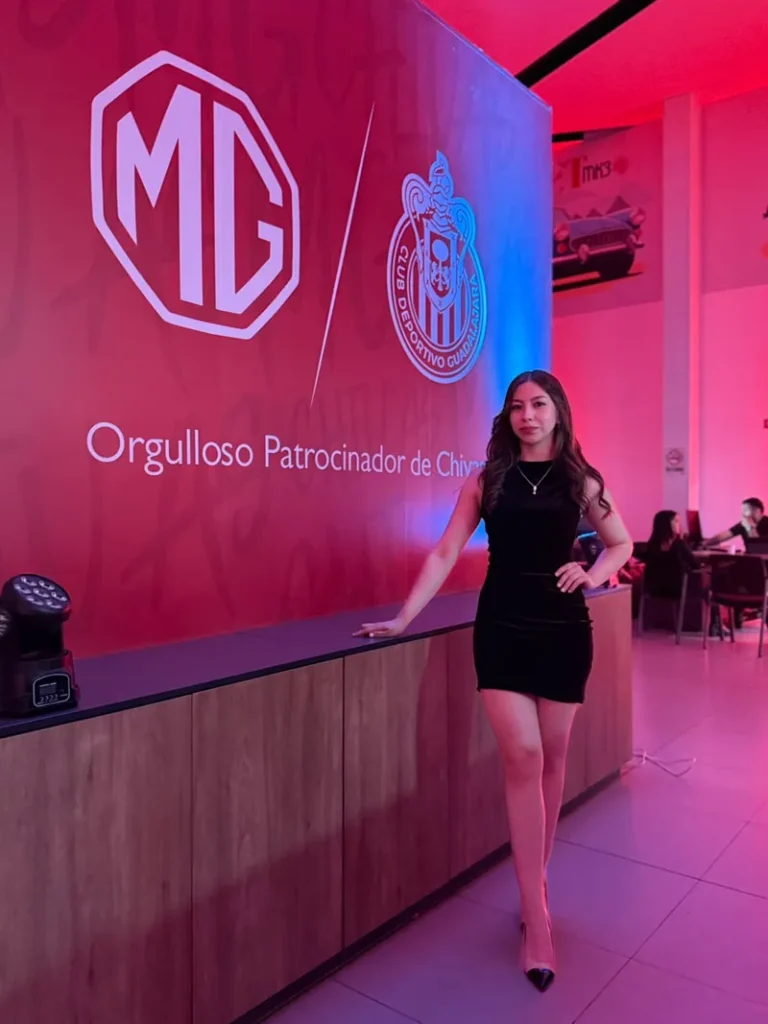 Vanessa H., edecán AAA mexicana bilingüe en CDMX