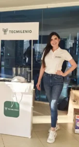 Zoe S., edecán AAA mexicana en Mérida